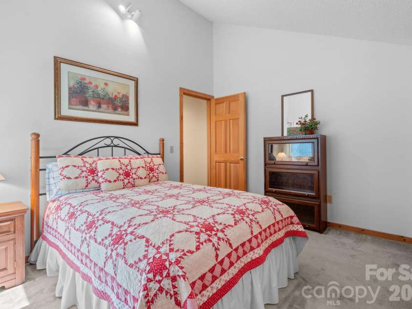221 White Oak Trail, Banner Elk, NC 28604.  MLS# CAR4404410, YatesRealty ID 36912. 