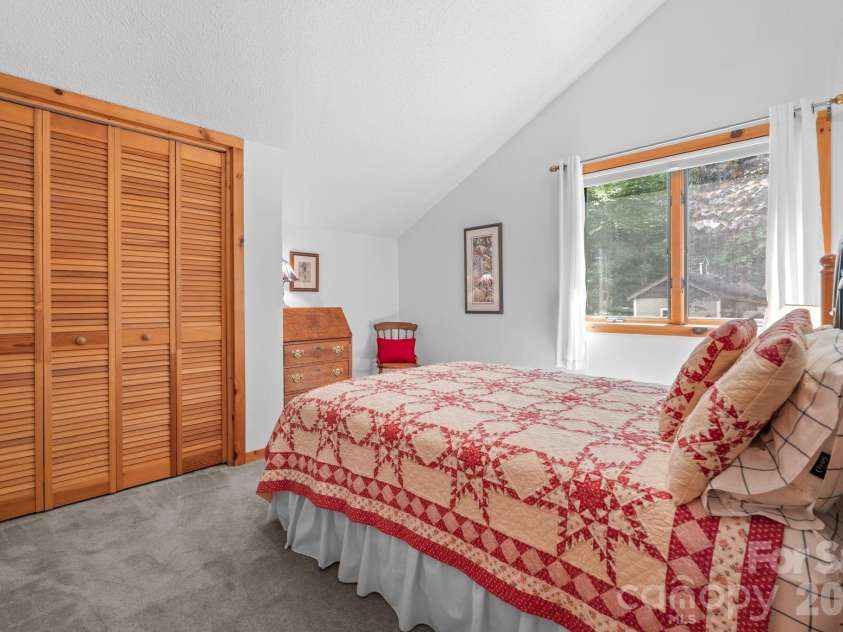 221 White Oak Trail, Banner Elk, NC 28604.  MLS# CAR4404410, YatesRealty ID 36912. 