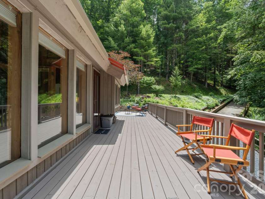 221 White Oak Trail, Banner Elk, NC 28604.  MLS# CAR4404410, YatesRealty ID 36912. 