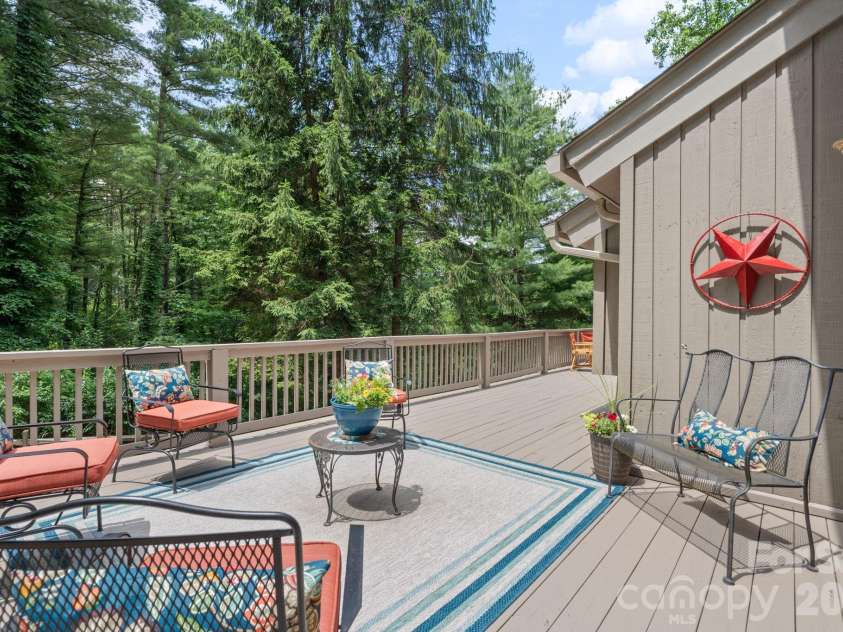 221 White Oak Trail, Banner Elk, NC 28604.  MLS# CAR4404410, YatesRealty ID 36912. 