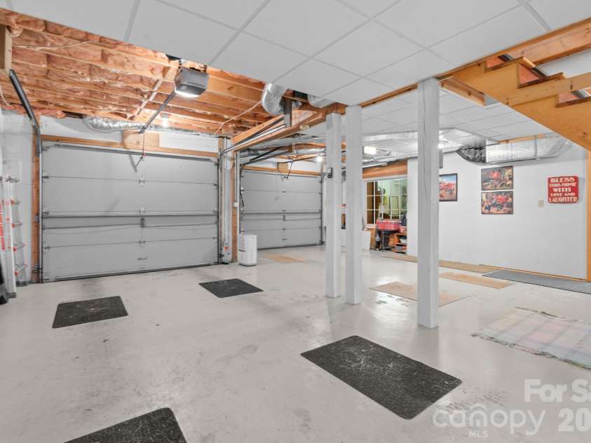221 White Oak Trail, Banner Elk, NC 28604.  MLS# CAR4404410, YatesRealty ID 36912. 