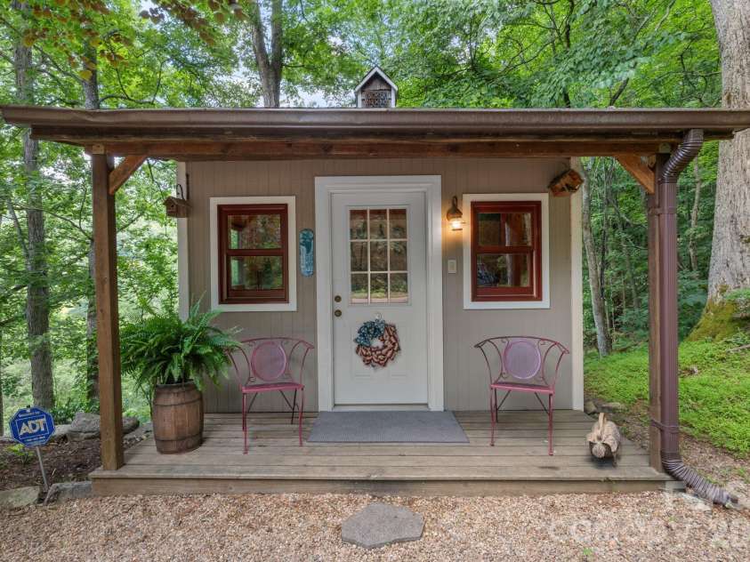 221 White Oak Trail, Banner Elk, NC 28604.  MLS# CAR4404410, YatesRealty ID 36912. 