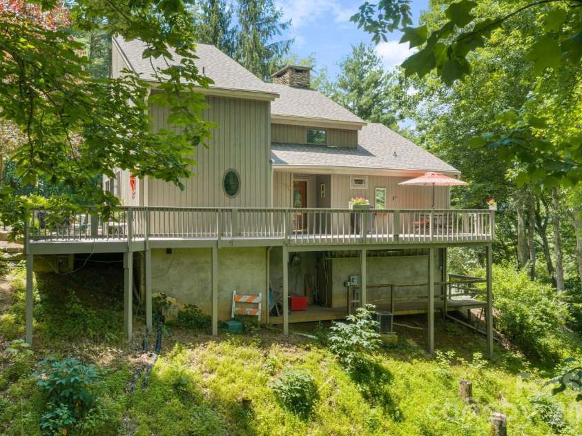 221 White Oak Trail, Banner Elk, NC 28604.  MLS# CAR4404410, YatesRealty ID 36912. 