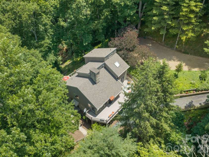 221 White Oak Trail, Banner Elk, NC 28604.  MLS# CAR4404410, YatesRealty ID 36912. 