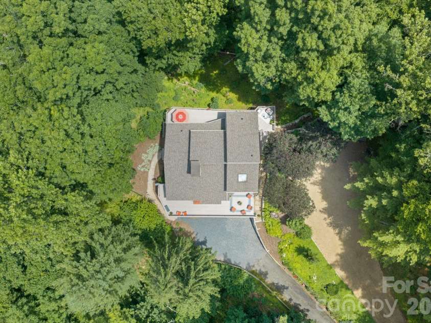 221 White Oak Trail, Banner Elk, NC 28604.  MLS# CAR4404410, YatesRealty ID 36912. 