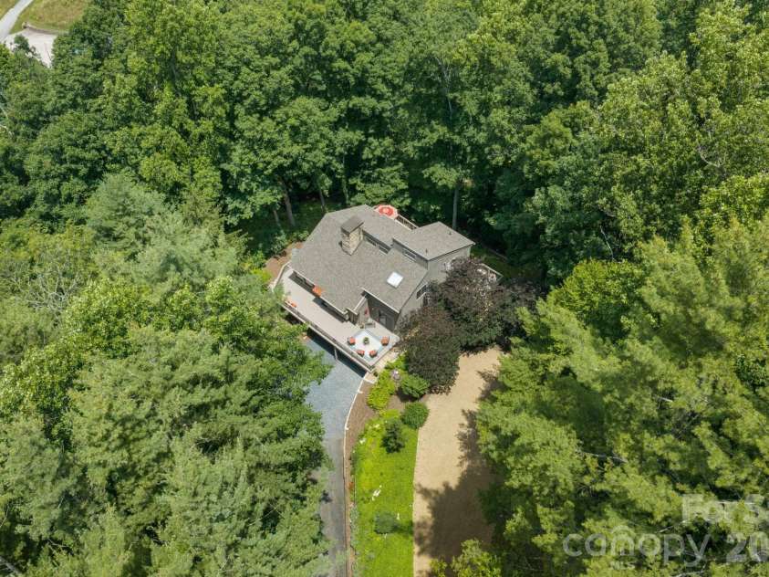 221 White Oak Trail, Banner Elk, NC 28604.  MLS# CAR4404410, YatesRealty ID 36912. 