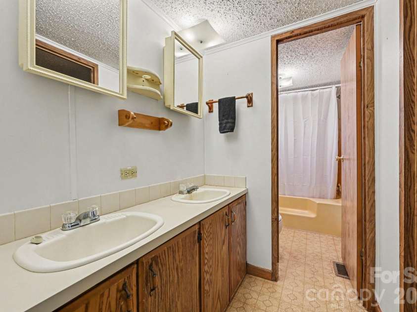 812 Forest Hills School Road, Marshville, NC 28103.  MLS# CAR4402470, YatesRealty ID 36913. 