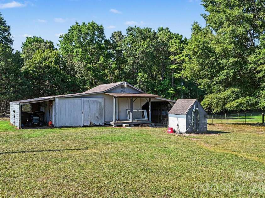 812 Forest Hills School Road, Marshville, NC 28103.  MLS# CAR4402470, YatesRealty ID 36913. 