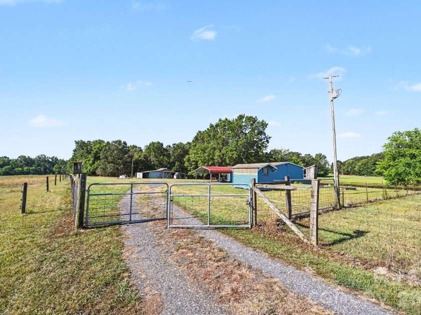812 Forest Hills School Road, Marshville, NC 28103.  MLS# CAR4402470, YatesRealty ID 36913. 