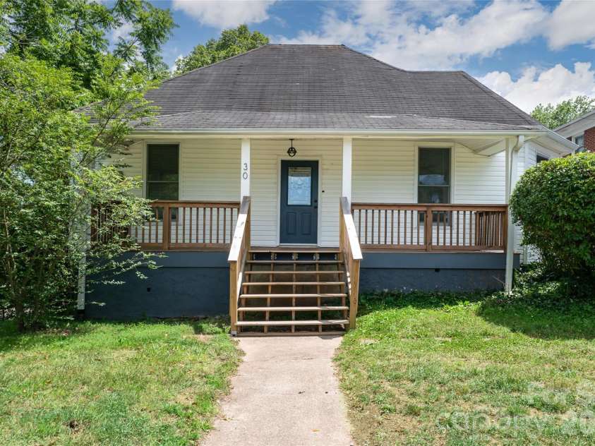 30 Bartlett Street, Asheville, NC 28801.  MLS# CAR4402676, YatesRealty ID 36917. 