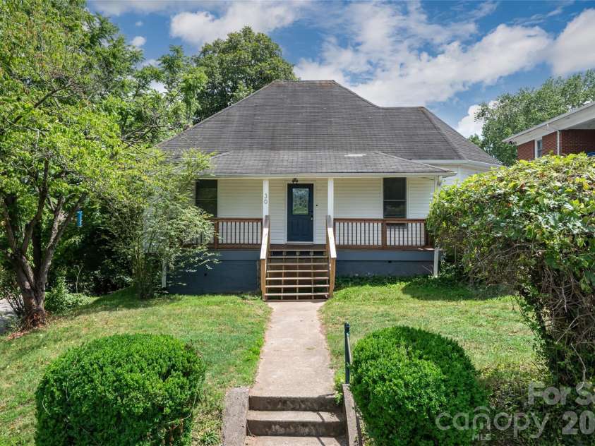 30 Bartlett Street, Asheville, NC 28801.  MLS# CAR4402676, YatesRealty ID 36917. 