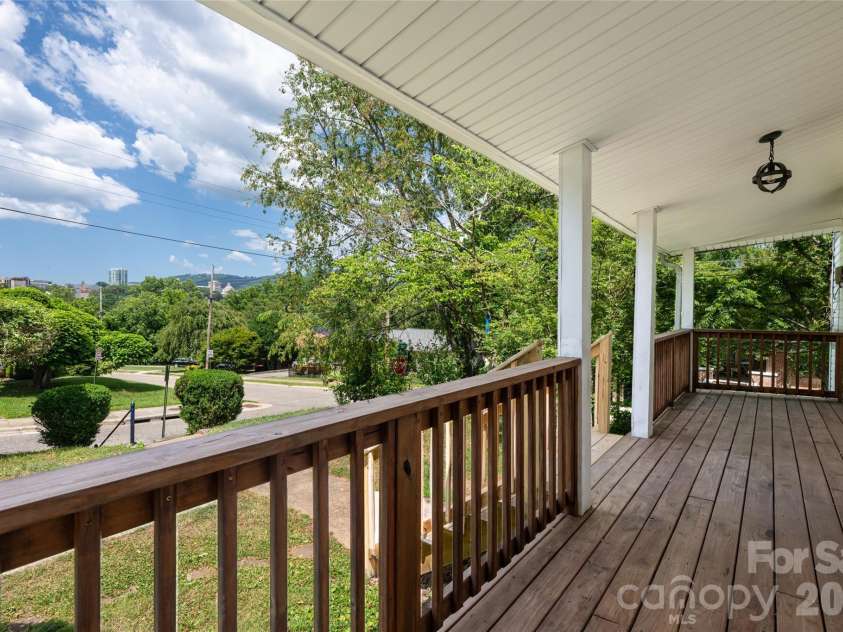 30 Bartlett Street, Asheville, NC 28801.  MLS# CAR4402676, YatesRealty ID 36917. 