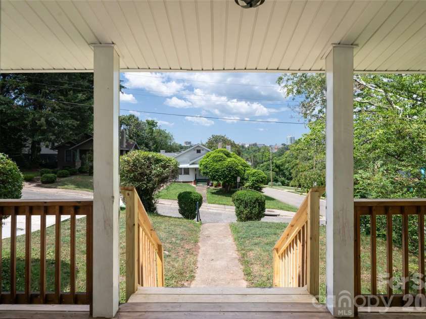 30 Bartlett Street, Asheville, NC 28801.  MLS# CAR4402676, YatesRealty ID 36917. 