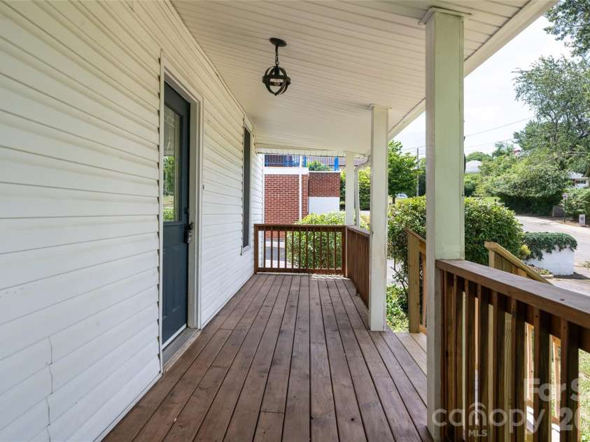 30 Bartlett Street, Asheville, NC 28801.  MLS# CAR4402676, YatesRealty ID 36917. 