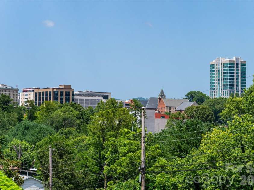 30 Bartlett Street, Asheville, NC 28801.  MLS# CAR4402676, YatesRealty ID 36917. 