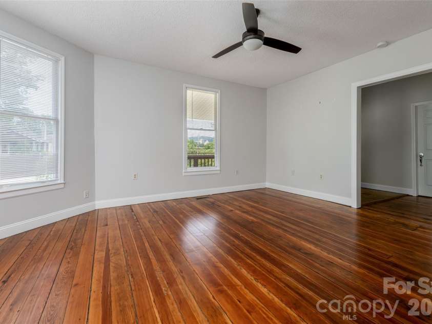 30 Bartlett Street, Asheville, NC 28801.  MLS# CAR4402676, YatesRealty ID 36917. 