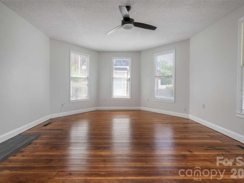 30 Bartlett Street, Asheville, NC 28801.  MLS# CAR4402676, YatesRealty ID 36917. 