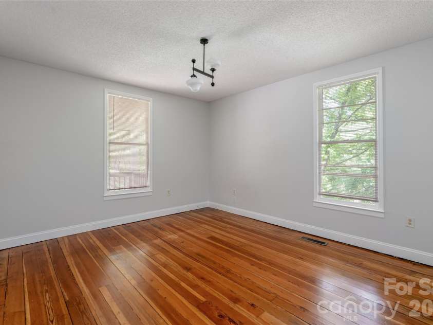 30 Bartlett Street, Asheville, NC 28801.  MLS# CAR4402676, YatesRealty ID 36917. 