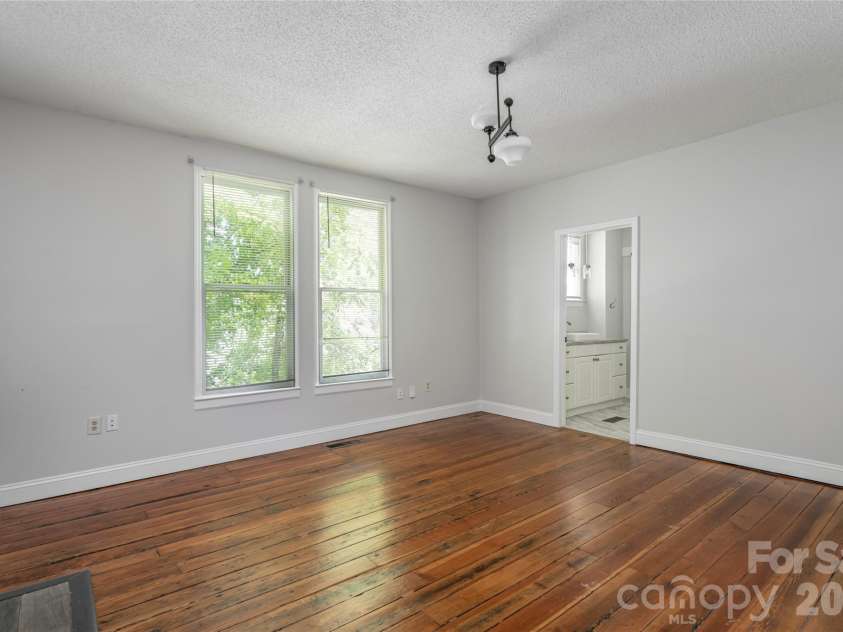 30 Bartlett Street, Asheville, NC 28801.  MLS# CAR4402676, YatesRealty ID 36917. 
