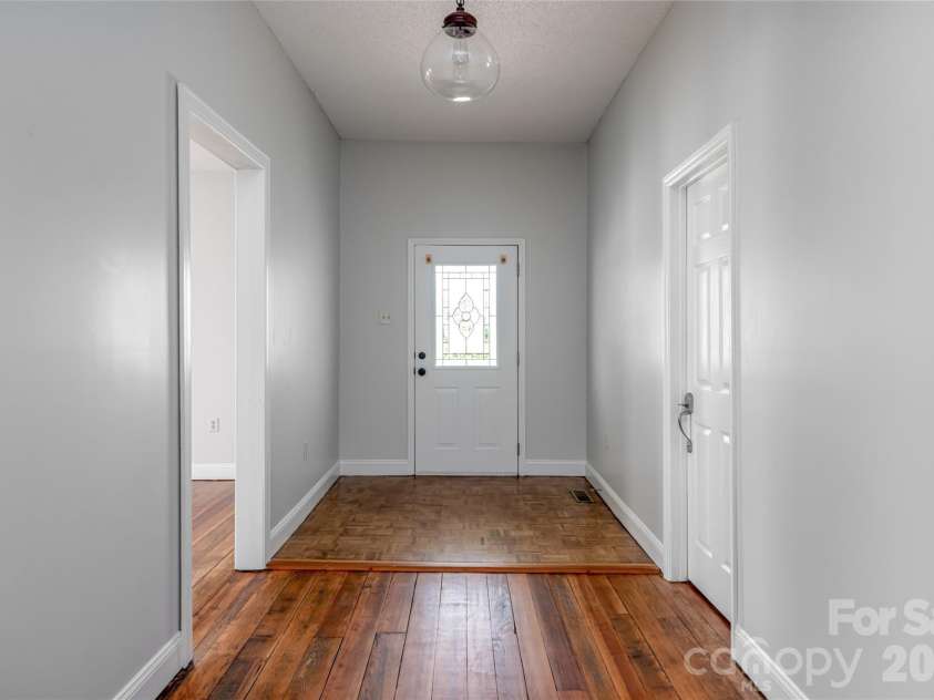 30 Bartlett Street, Asheville, NC 28801.  MLS# CAR4402676, YatesRealty ID 36917. 