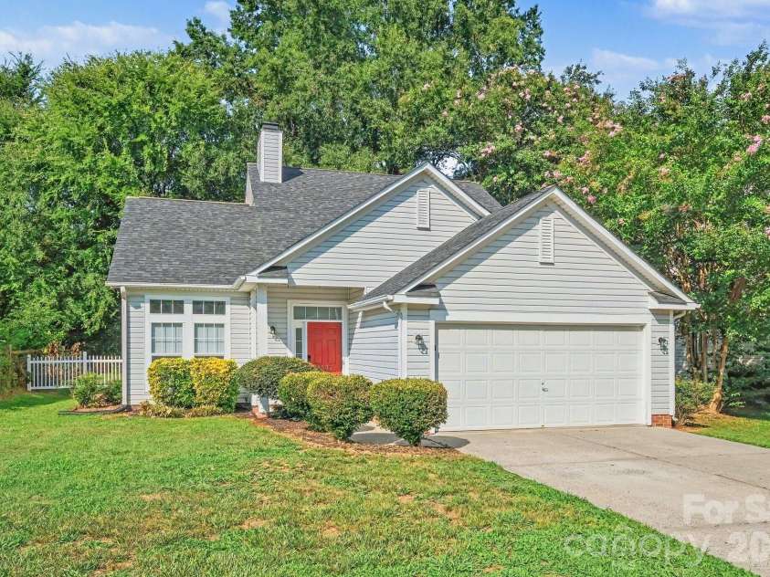 9532 Nettle Drive, Charlotte, NC 28216.  MLS# CAR4404101, YatesRealty ID 36918. 