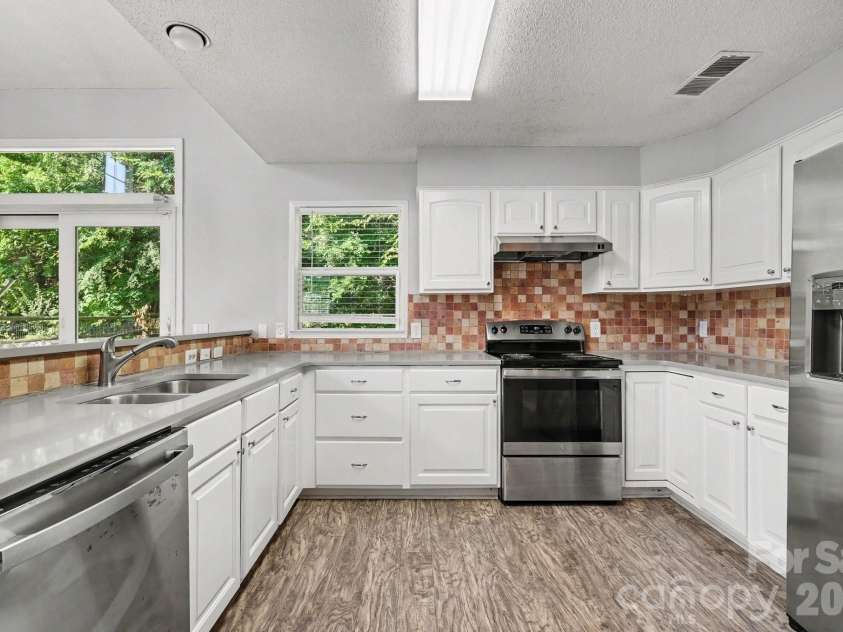 9532 Nettle Drive, Charlotte, NC 28216.  MLS# CAR4404101, YatesRealty ID 36918. 