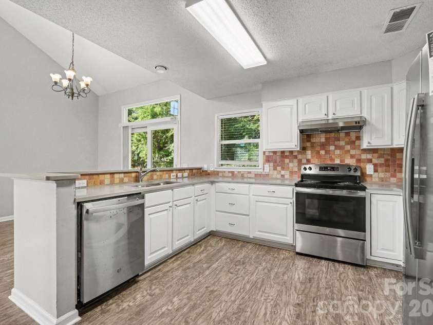9532 Nettle Drive, Charlotte, NC 28216.  MLS# CAR4404101, YatesRealty ID 36918. 