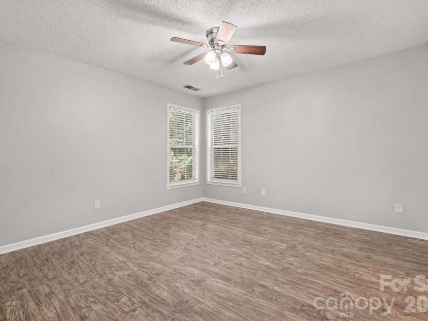 9532 Nettle Drive, Charlotte, NC 28216.  MLS# CAR4404101, YatesRealty ID 36918. 