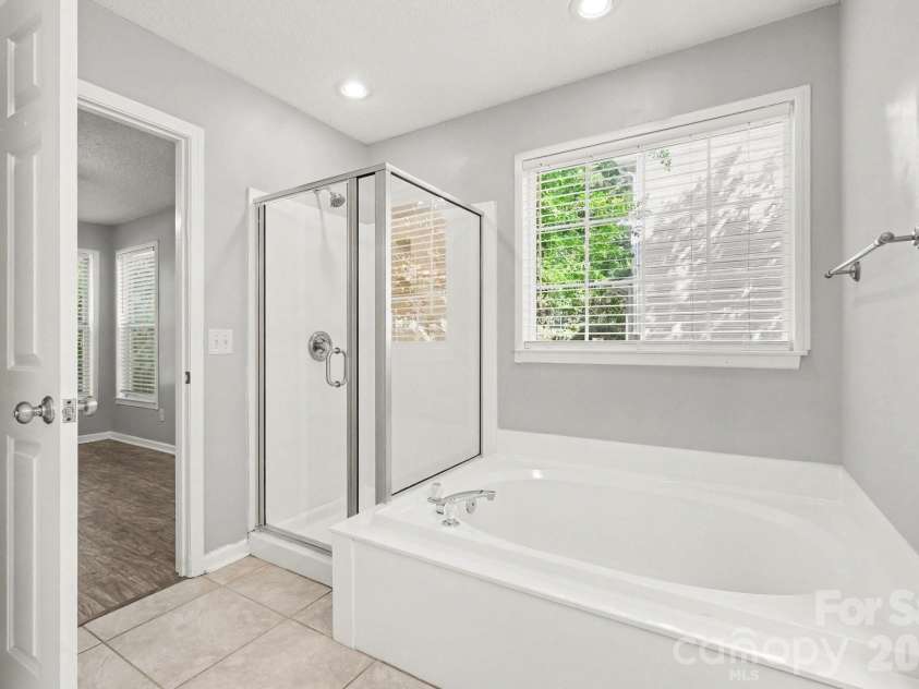 9532 Nettle Drive, Charlotte, NC 28216.  MLS# CAR4404101, YatesRealty ID 36918. 