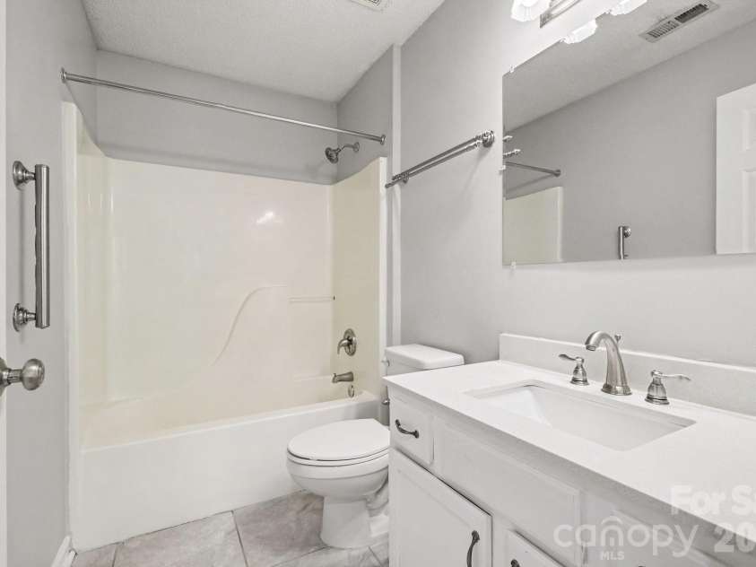 9532 Nettle Drive, Charlotte, NC 28216.  MLS# CAR4404101, YatesRealty ID 36918. 