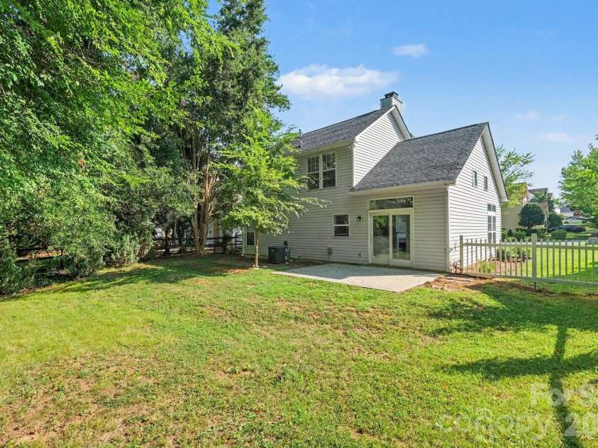 9532 Nettle Drive, Charlotte, NC 28216.  MLS# CAR4404101, YatesRealty ID 36918. 