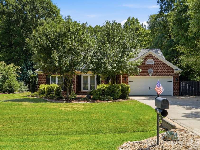 7254 Pine Ridge Drive, Denver, NC 28037.  MLS# CAR4404201, YatesRealty ID 36919. 