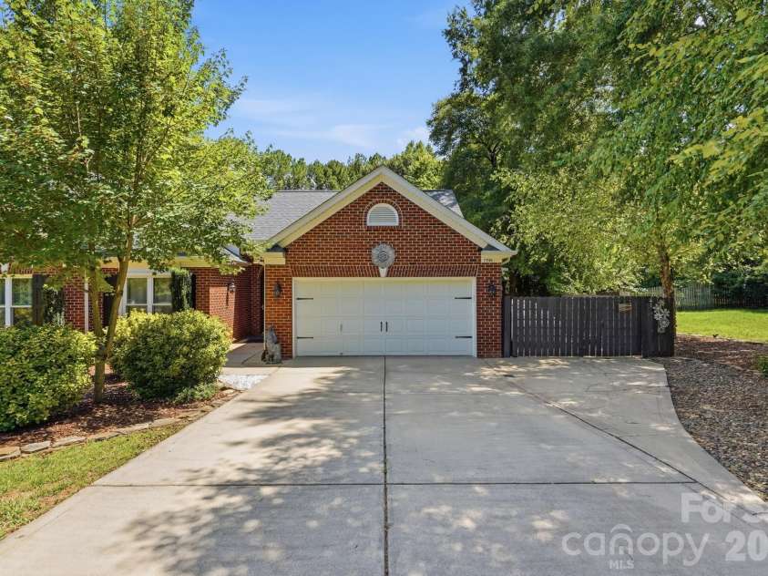 7254 Pine Ridge Drive, Denver, NC 28037.  MLS# CAR4404201, YatesRealty ID 36919. 