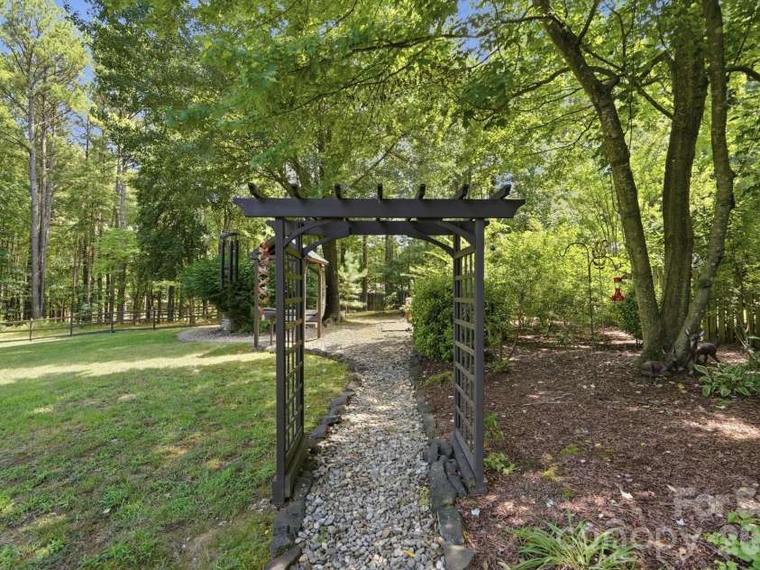7254 Pine Ridge Drive, Denver, NC 28037.  MLS# CAR4404201, YatesRealty ID 36919. 
