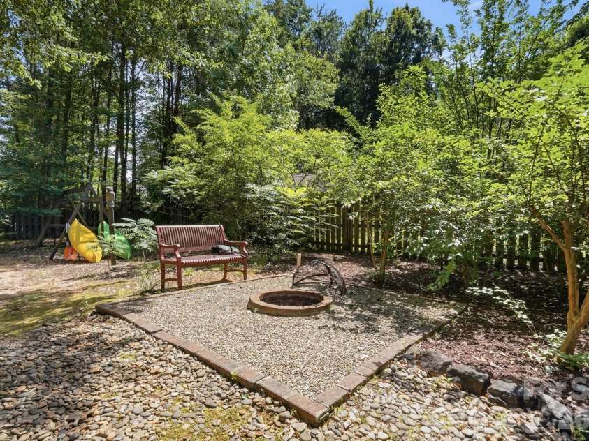 7254 Pine Ridge Drive, Denver, NC 28037.  MLS# CAR4404201, YatesRealty ID 36919. 