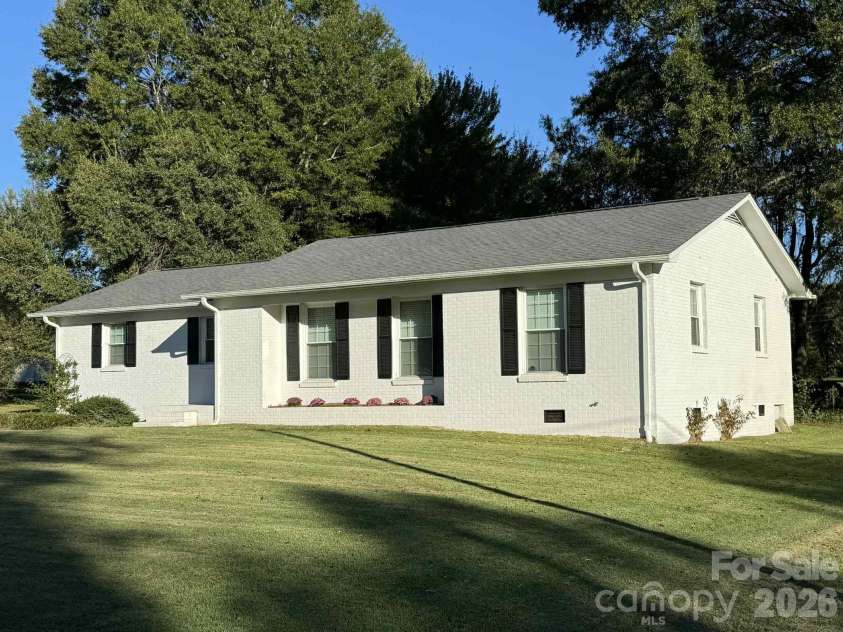 149 Vance Street, Dobson, NC 27017.  MLS# CAR4350768, YatesRealty ID 3692. 