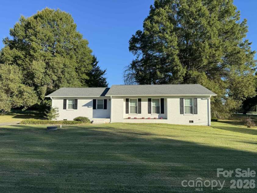 149 Vance Street, Dobson, NC 27017.  MLS# CAR4350768, YatesRealty ID 3692. 