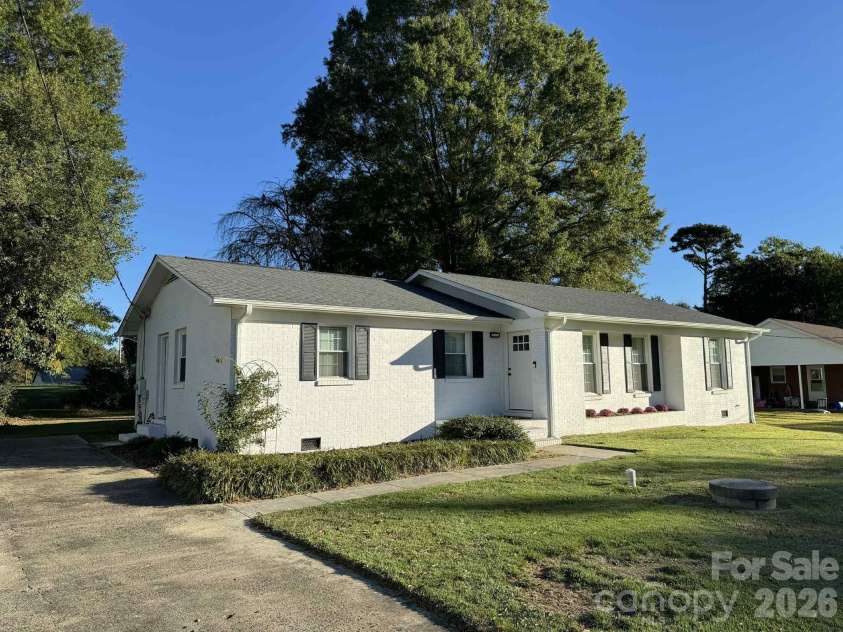 149 Vance Street, Dobson, NC 27017.  MLS# CAR4350768, YatesRealty ID 3692. 