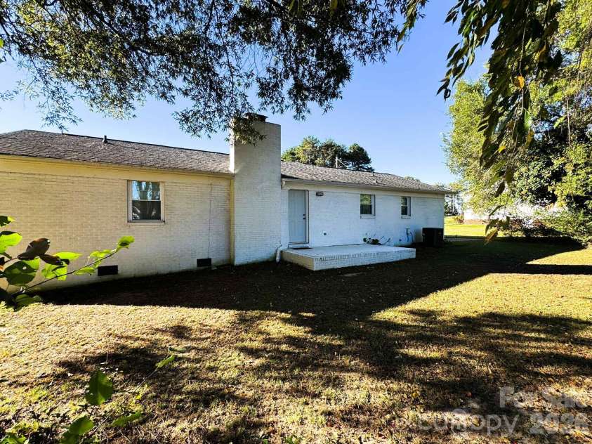 149 Vance Street, Dobson, NC 27017.  MLS# CAR4350768, YatesRealty ID 3692. 
