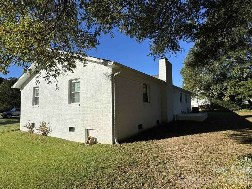 149 Vance Street, Dobson, NC 27017.  MLS# CAR4350768, YatesRealty ID 3692. 