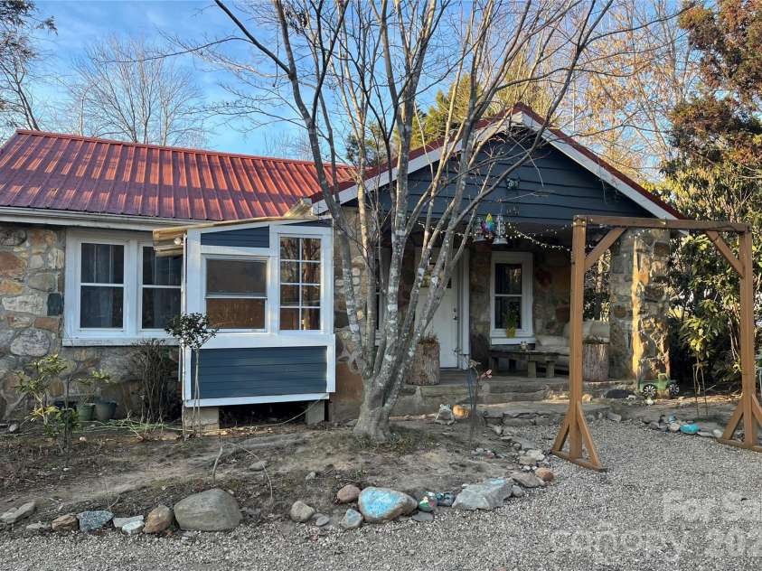 86 R And R Hyder Lane, Hendersonville, NC 28792.  MLS# CAR4343461, YatesRealty ID 3692. 