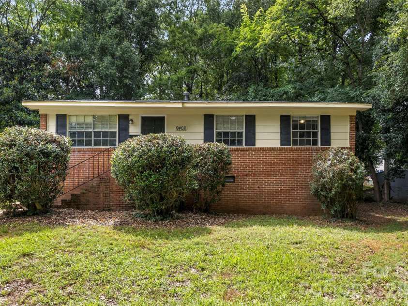 9408 Spruce Pine Place, Charlotte, NC 28210.  MLS# CAR4403457, YatesRealty ID 36921. 