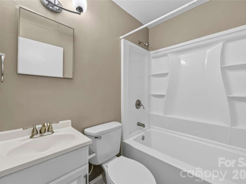 9408 Spruce Pine Place, Charlotte, NC 28210.  MLS# CAR4403457, YatesRealty ID 36921. 