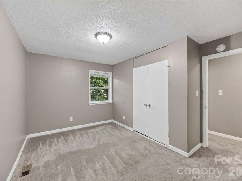 9408 Spruce Pine Place, Charlotte, NC 28210.  MLS# CAR4403457, YatesRealty ID 36921. 