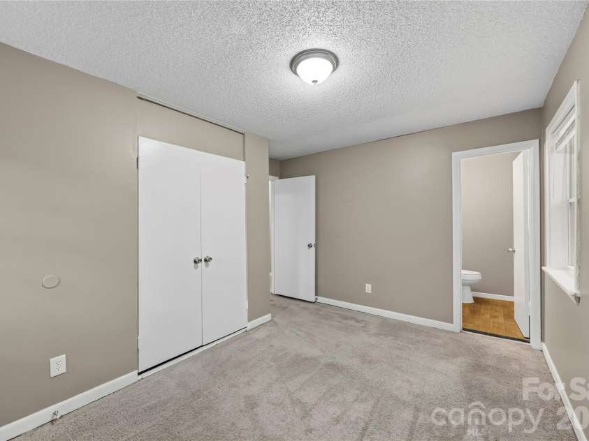 9408 Spruce Pine Place, Charlotte, NC 28210.  MLS# CAR4403457, YatesRealty ID 36921. 