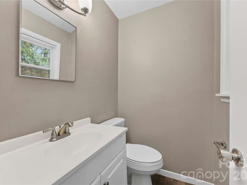 9408 Spruce Pine Place, Charlotte, NC 28210.  MLS# CAR4403457, YatesRealty ID 36921. 