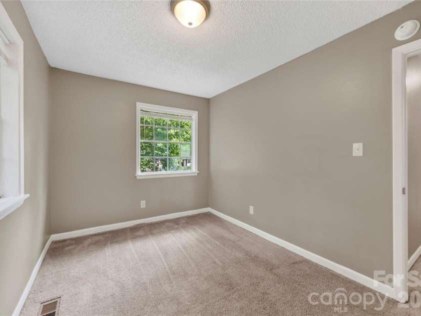 9408 Spruce Pine Place, Charlotte, NC 28210.  MLS# CAR4403457, YatesRealty ID 36921. 