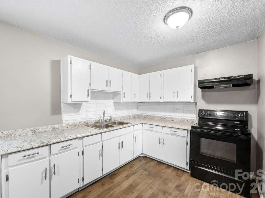 9408 Spruce Pine Place, Charlotte, NC 28210.  MLS# CAR4403457, YatesRealty ID 36921. 