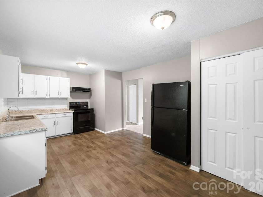 9408 Spruce Pine Place, Charlotte, NC 28210.  MLS# CAR4403457, YatesRealty ID 36921. 