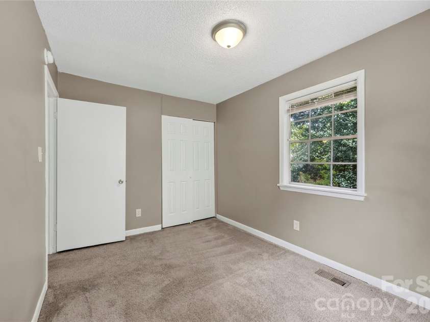 9408 Spruce Pine Place, Charlotte, NC 28210.  MLS# CAR4403457, YatesRealty ID 36921. 